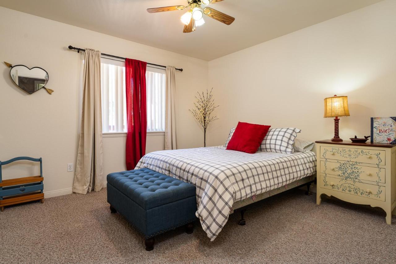 Lazy Squirrel - Cozy Family House With Full Game Room Kernville Exterior foto